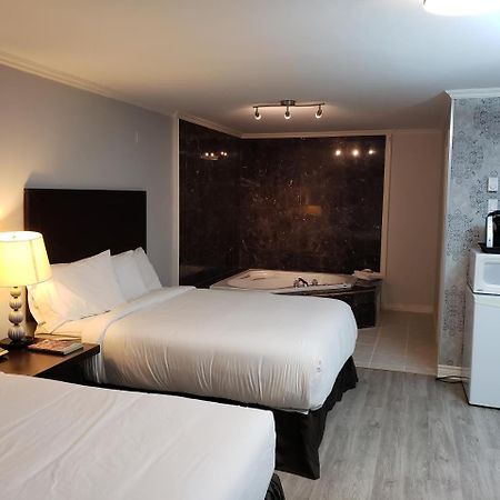 Regency Inn & Suites Корнуолл Экстерьер фото