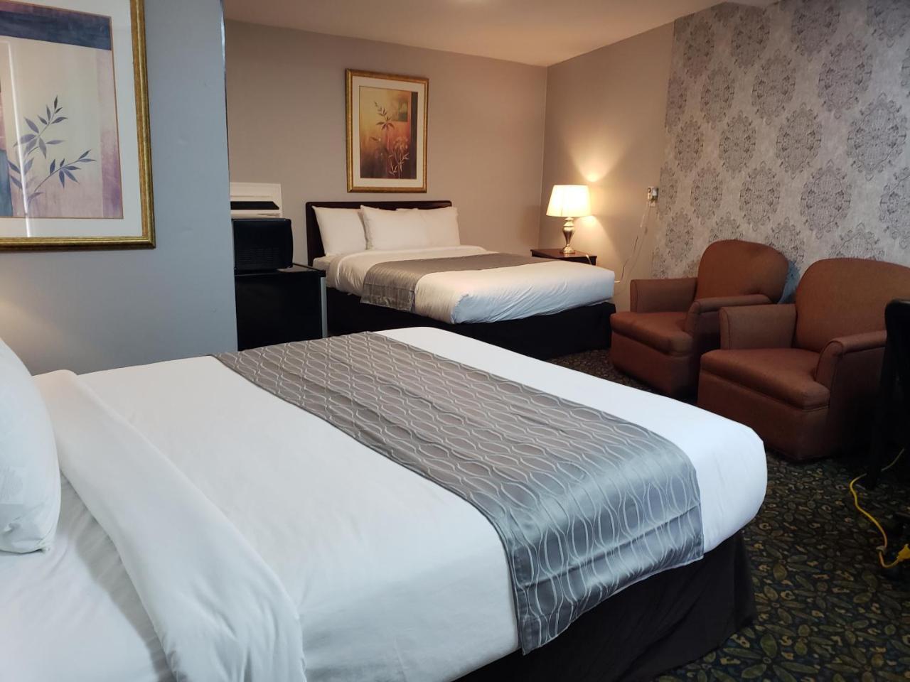 Regency Inn & Suites Корнуолл Экстерьер фото