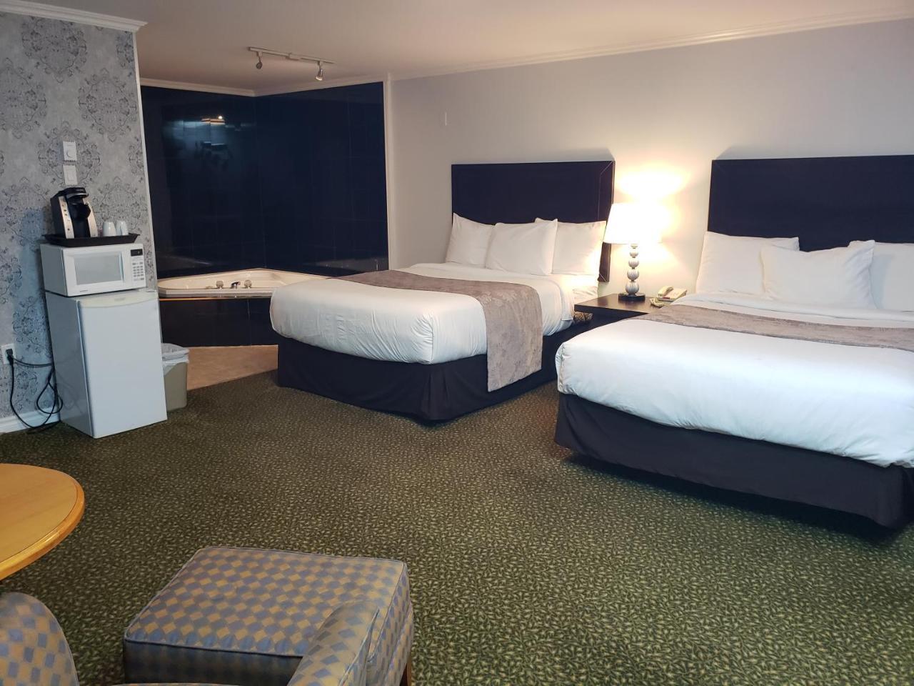 Regency Inn & Suites Корнуолл Экстерьер фото