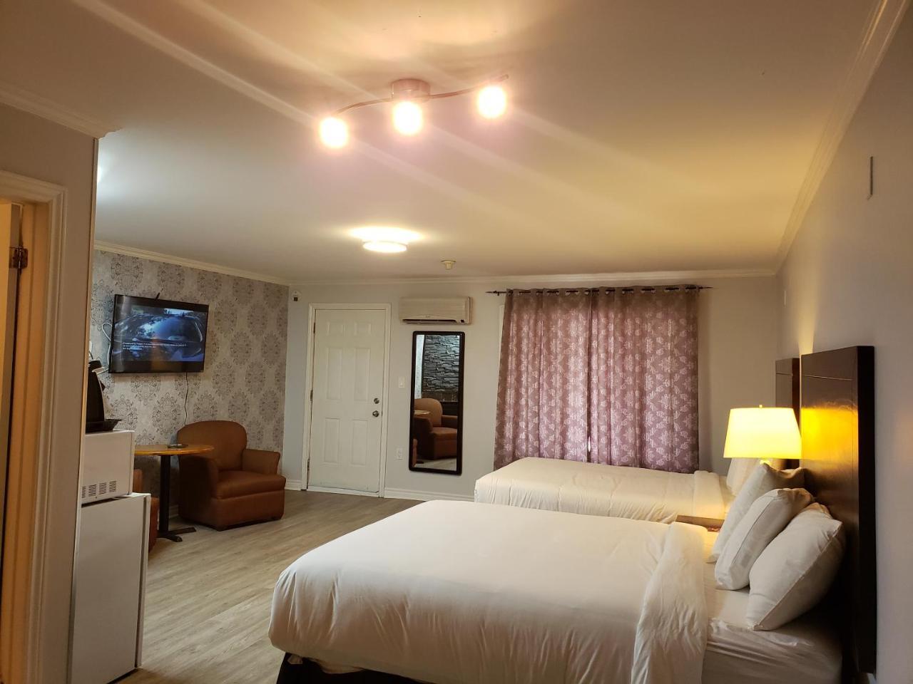 Regency Inn & Suites Корнуолл Экстерьер фото