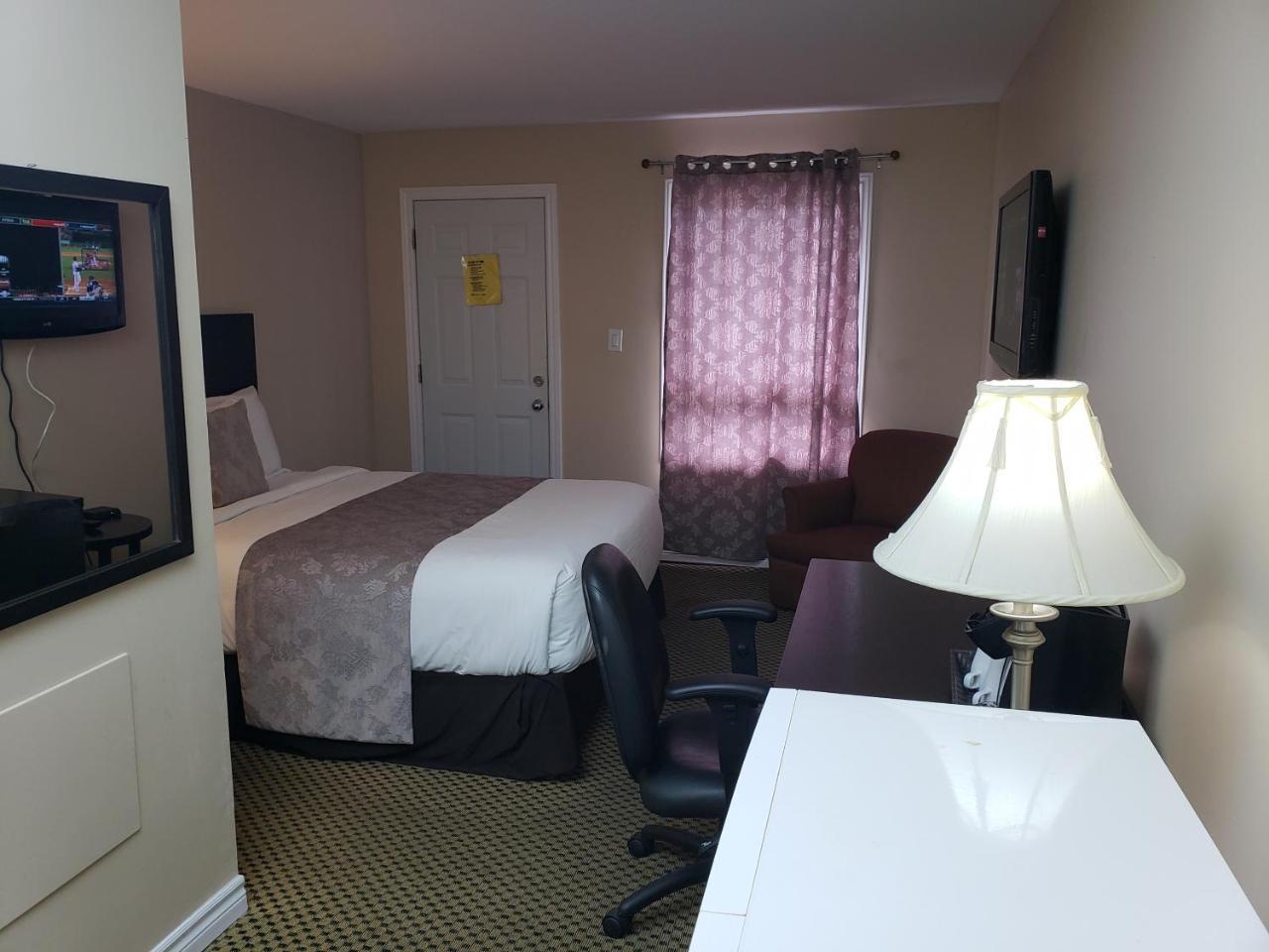 Regency Inn & Suites Корнуолл Экстерьер фото